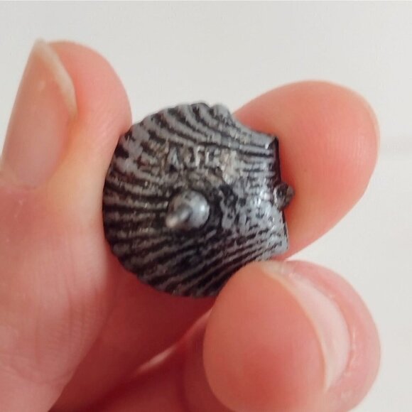 Vintage Signed AJG Silver Tone Clam Seashell Brooch Pin Faux Pearl - Picture 3 of 4